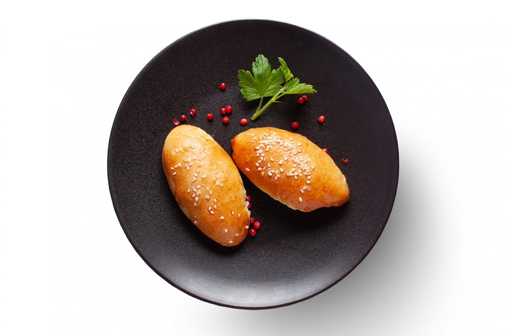 Пирожок печёный сдобный с мясом