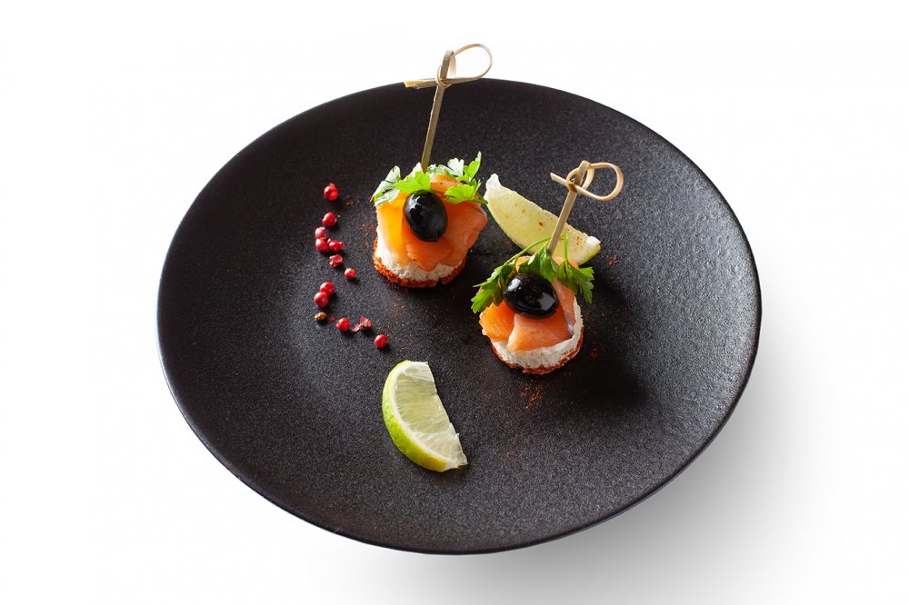 Канапе с сёмгой и творожным сыром