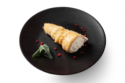 Рожок слоёный с сырным муссом