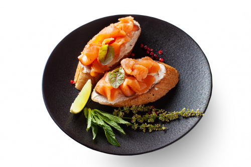 Брускетта с сёмгой слабосолёной